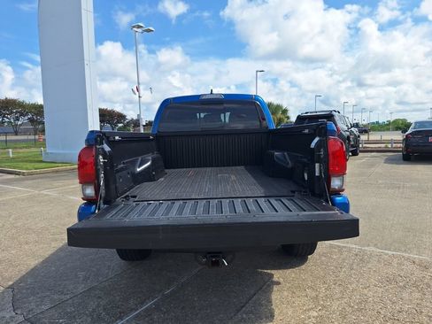 Used 2018 Toyota Tacoma TRD Sport AWD/4WD image 24