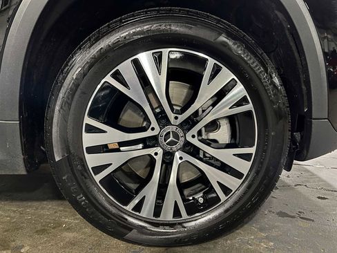 Used 2025 Mercedes-Benz GLA 250 4MATIC image 9