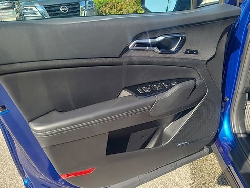 Used 2024 Kia Sportage SX image 11