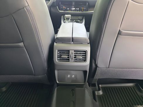 New 2026 Nissan Rogue Platinum AWD/4WD image 9