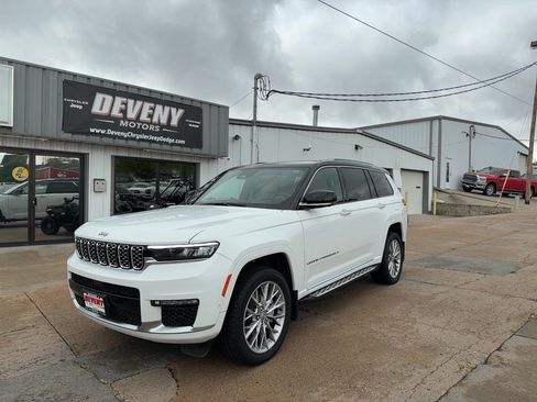 Used 2022 Jeep Grand Cherokee L Summit w/ Advanced Protech Group IV AWD/4WD image 2