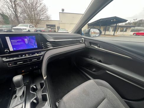Used 2025 Toyota Camry LE image 30
