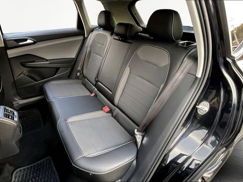 Used 2022 Volkswagen Taos SE image 12