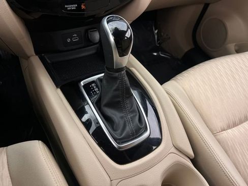 Used 2020 Nissan Rogue SV image 25