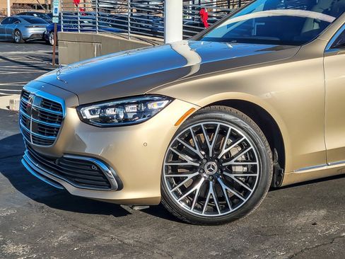 Used 2022 Mercedes-Benz S 500 4MATIC image 2