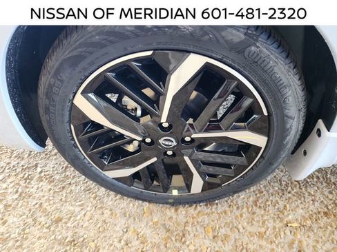 New 2025 Nissan Versa SR w/ Trunk Package image 31