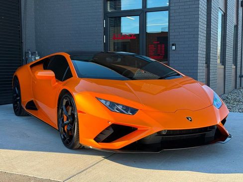 Used 2021 Lamborghini Huracan EVO image 1