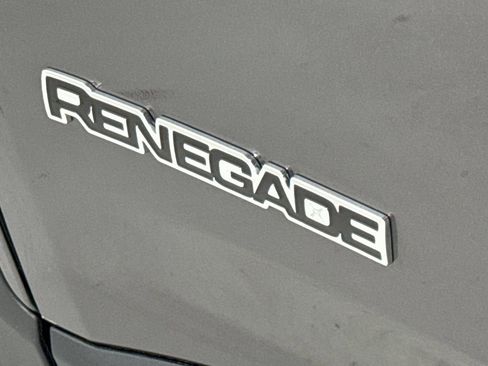 Used 2016 Jeep Renegade Latitude w/ Cold Weather Group image 30