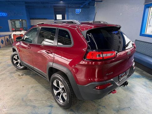 Used 2016 Jeep Cherokee Trailhawk w/ Leather Interior Group AWD/4WD image 8