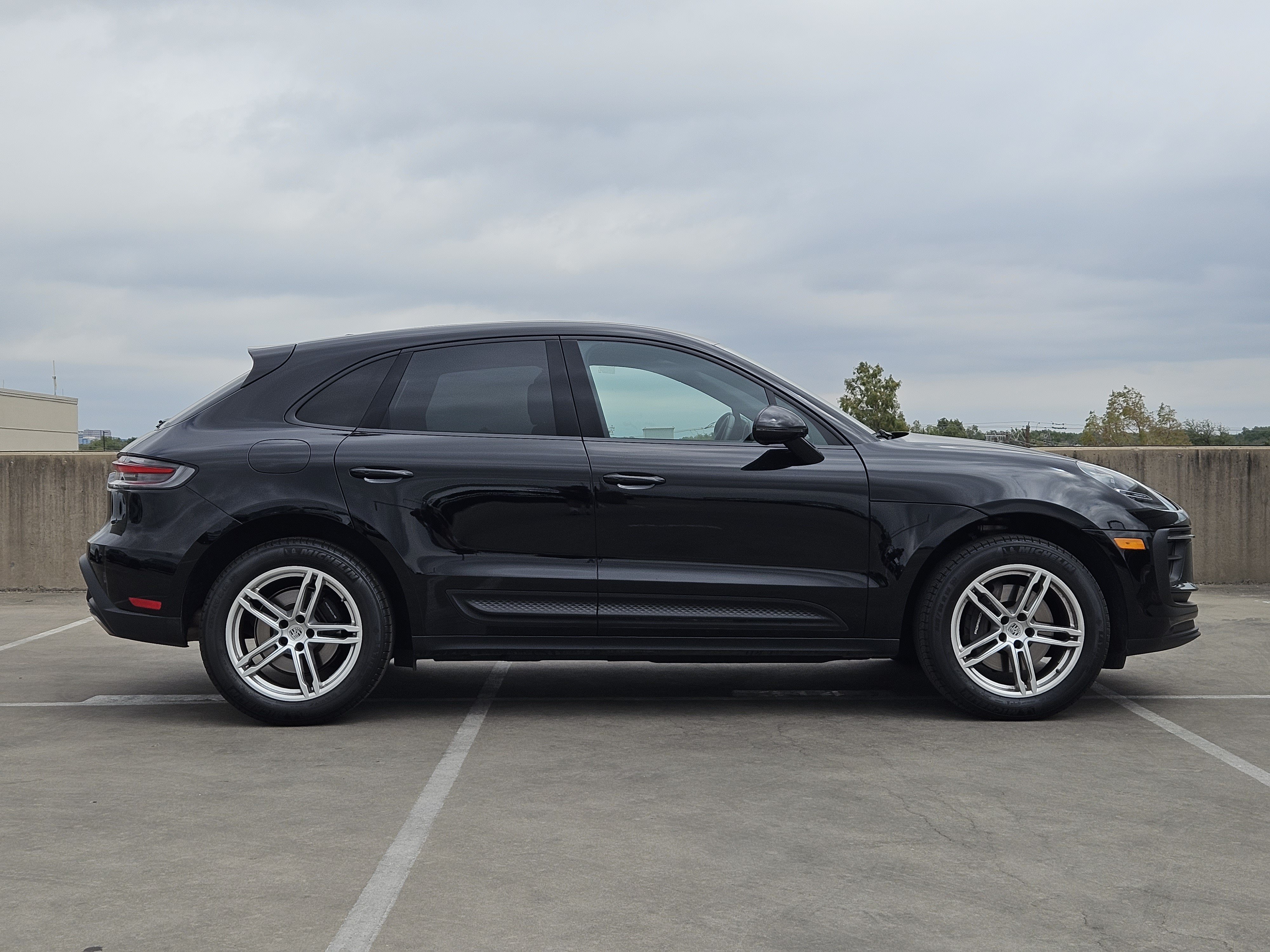 Certified 2026 Porsche Macan AWD/4WD image 9