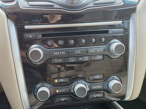 Used 2014 Nissan Pathfinder Platinum w/ Platinum Premium Package FWD image 26