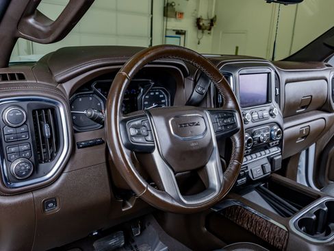 Used 2022 GMC Sierra 3500 Denali w/ Denali Ultimate Package AWD/4WD image 17