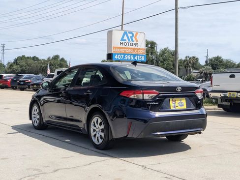 Used 2021 Toyota Corolla LE FWD image 2