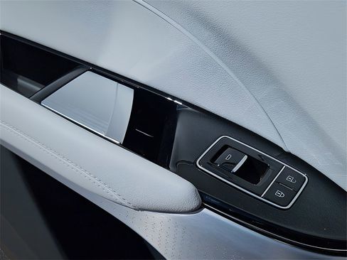 New 2025 Cadillac Lyriq Sport image 20