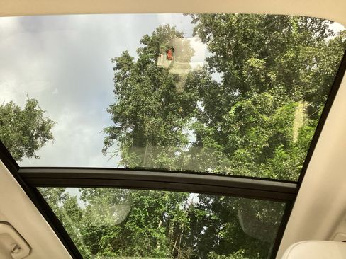 Certified 2023 Volvo XC60 B5 Ultimate w/ Climate Package image 41