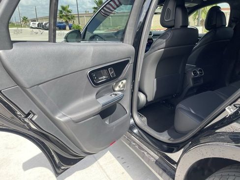 New 2025 Mercedes-Benz GLC 300 image 17