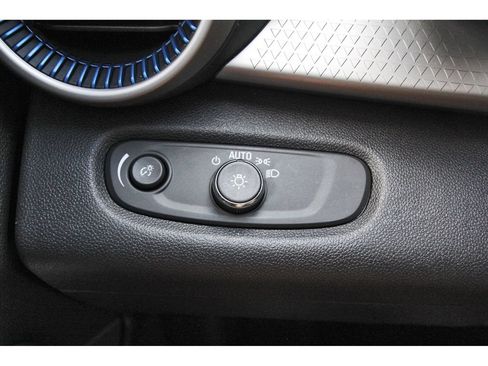 Used 2025 Chevrolet Trax LS w/ LS Convenience Package FWD image 22