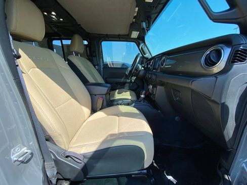Used 2022 Jeep Wrangler Unlimited Sahara AWD/4WD image 24