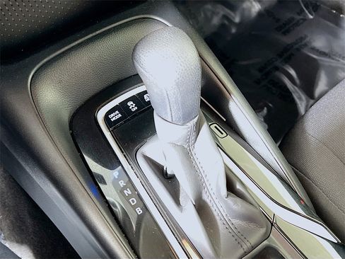 Used 2021 Toyota Corolla LE image 16