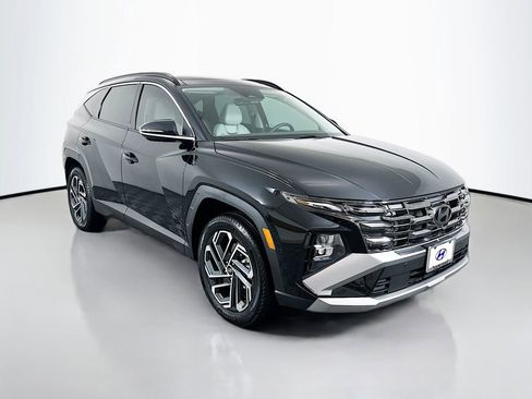 Certified 2025 Hyundai Tucson Limited AWD/4WD image 3