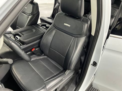 Used 2025 Ford Expedition Platinum AWD/4WD image 11