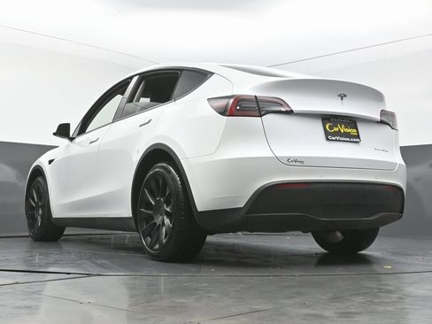 Used 2022 Tesla Model Y Long Range image 49