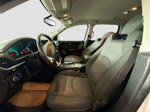 Used 2017 Chevrolet Traverse LT w/ Style and Technology Package image 21
