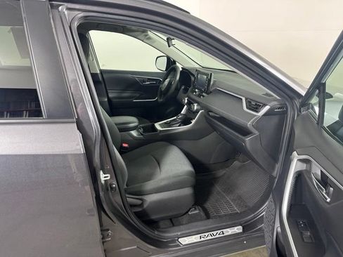 Used 2022 Toyota RAV4 XLE w/ Carpet Mat Package (TMS) AWD/4WD image 10