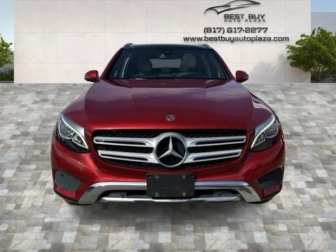 Used 2018 Mercedes-Benz GLC 300 4MATIC w/ Premium Package image 2