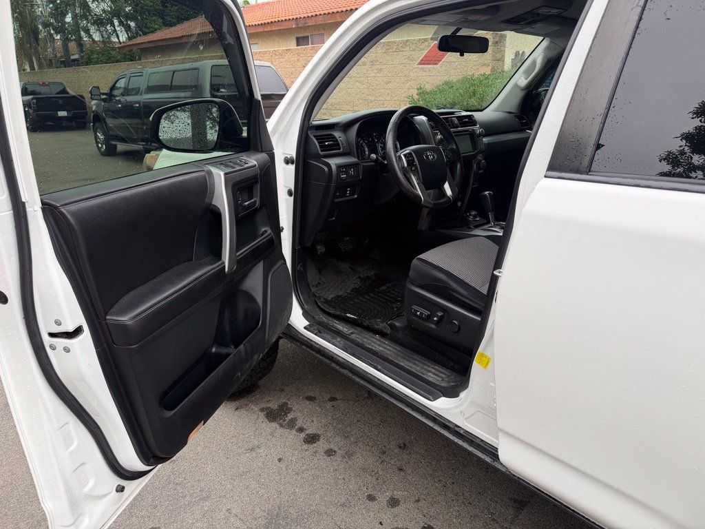 Used 2015 Toyota 4Runner SR5 AWD/4WD image 19