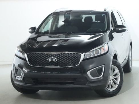 Used 2018 Kia Sorento LX image 3