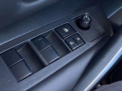 Used 2023 Toyota Corolla SE FWD image 17