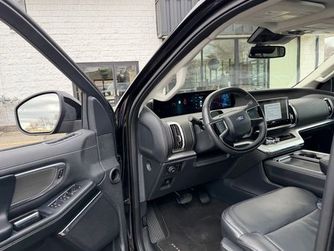 Used 2025 Ford Expedition Max Platinum image 23