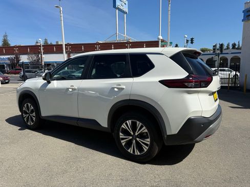 Used 2023 Nissan Rogue SV image 4