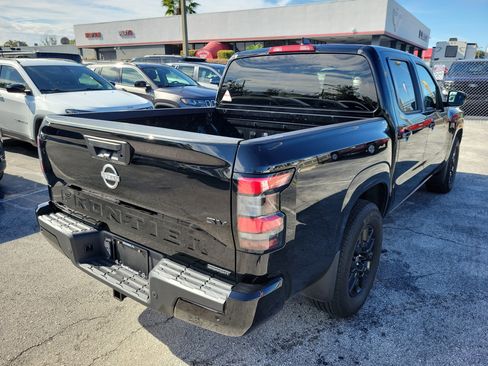 Certified 2023 Nissan Frontier SV w/ Midnight Edition Package image 5
