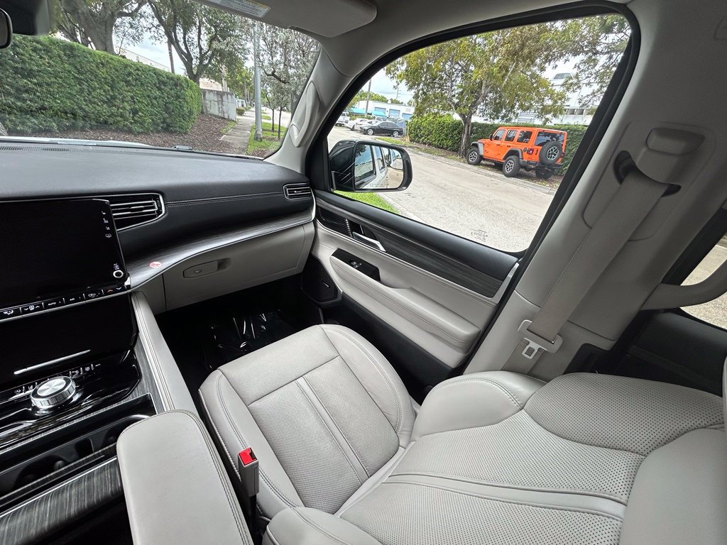 Used 2024 Jeep Wagoneer Series II w/ Flexible Seating Group RWD image 11