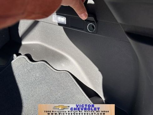 New 2025 Chevrolet Equinox LT image 30