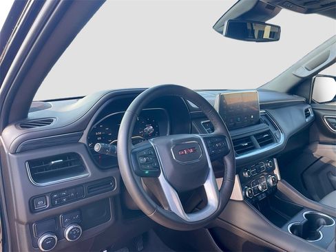 Used 2023 GMC Yukon XL SLT w/ SLT Luxury Package image 12