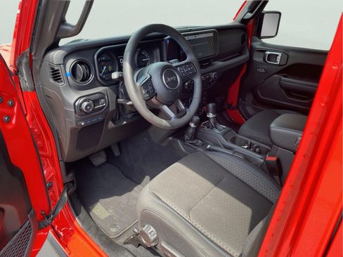 Used 2025 Jeep Wrangler Unlimited Rubicon 4xe w/ Safety Group AWD/4WD image 15