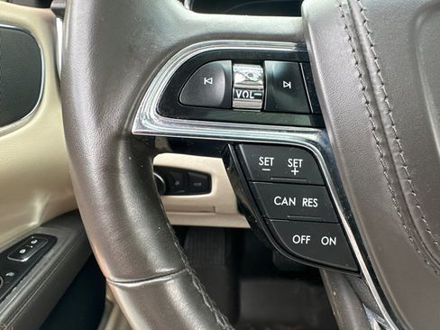 Used 2017 Lincoln Continental Reserve w/ Climate Package image 20
