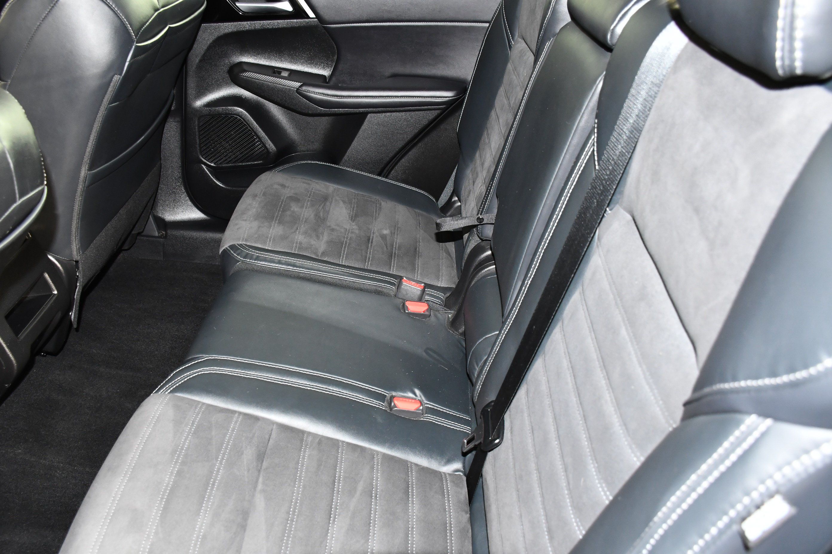Used 2023 Mitsubishi Outlander SE AWD/4WD image 45