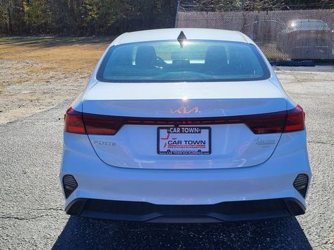 Used 2023 Kia Forte LXS image 3