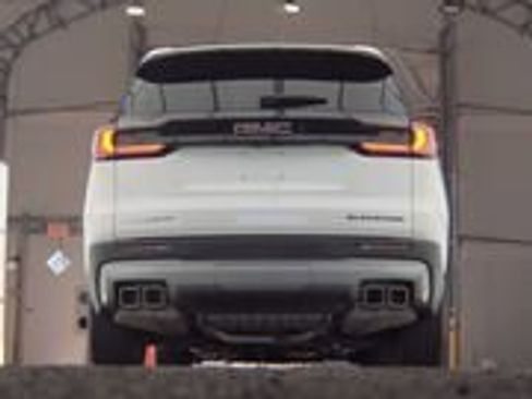 Used 2025 GMC Acadia Elevation image 4