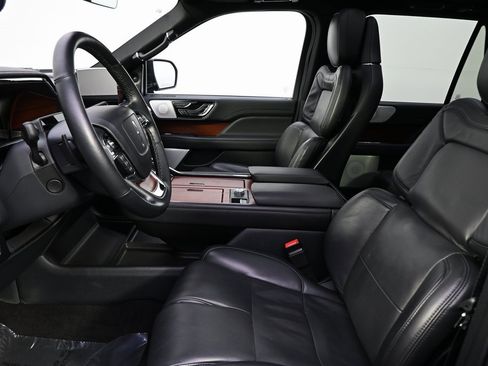 Certified 2023 Lincoln Navigator Reserve w/ Equipment Group 201A image 13