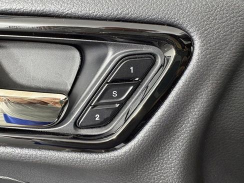 Used 2024 Dodge Durango GT RWD image 17