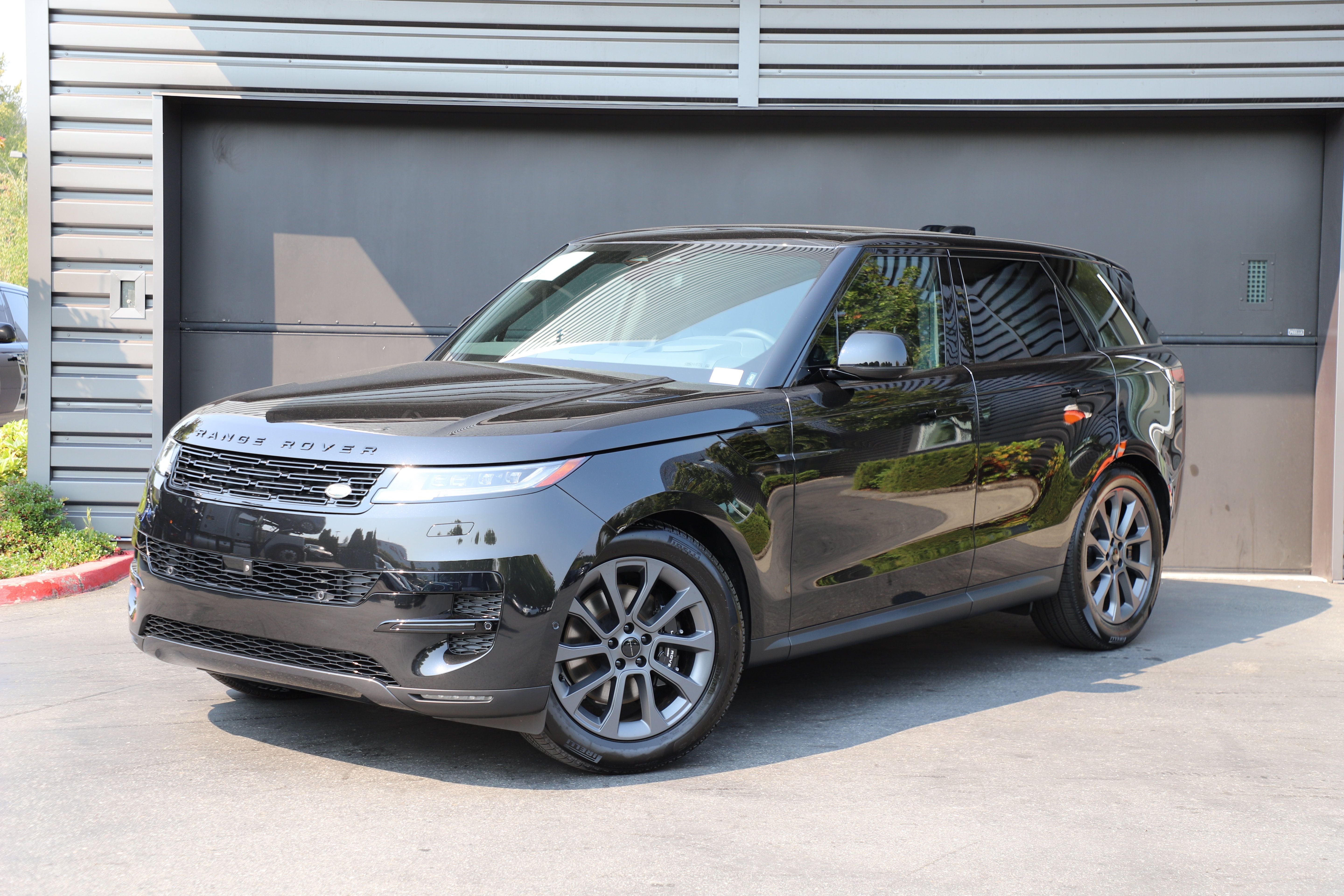 New 2026 Land Rover Range Rover Sport SE AWD/4WD image 1