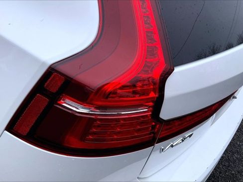 Used 2025 Volvo V60 B5 Cross Country Plus image 29