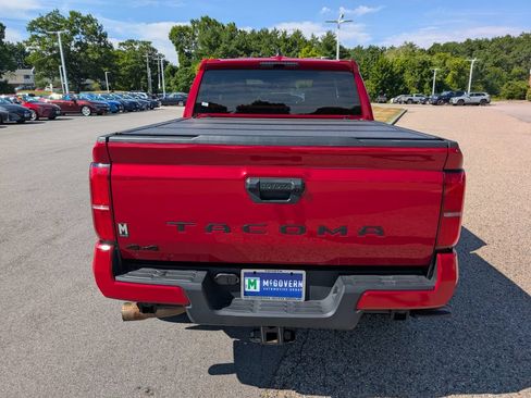 Used 2025 Toyota Tacoma TRD Sport AWD/4WD image 4