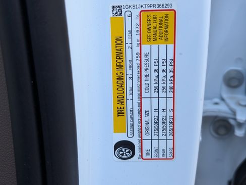 Used 2023 GMC Yukon XL Denali image 41