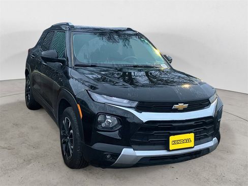 Used 2023 Chevrolet TrailBlazer LT image 2